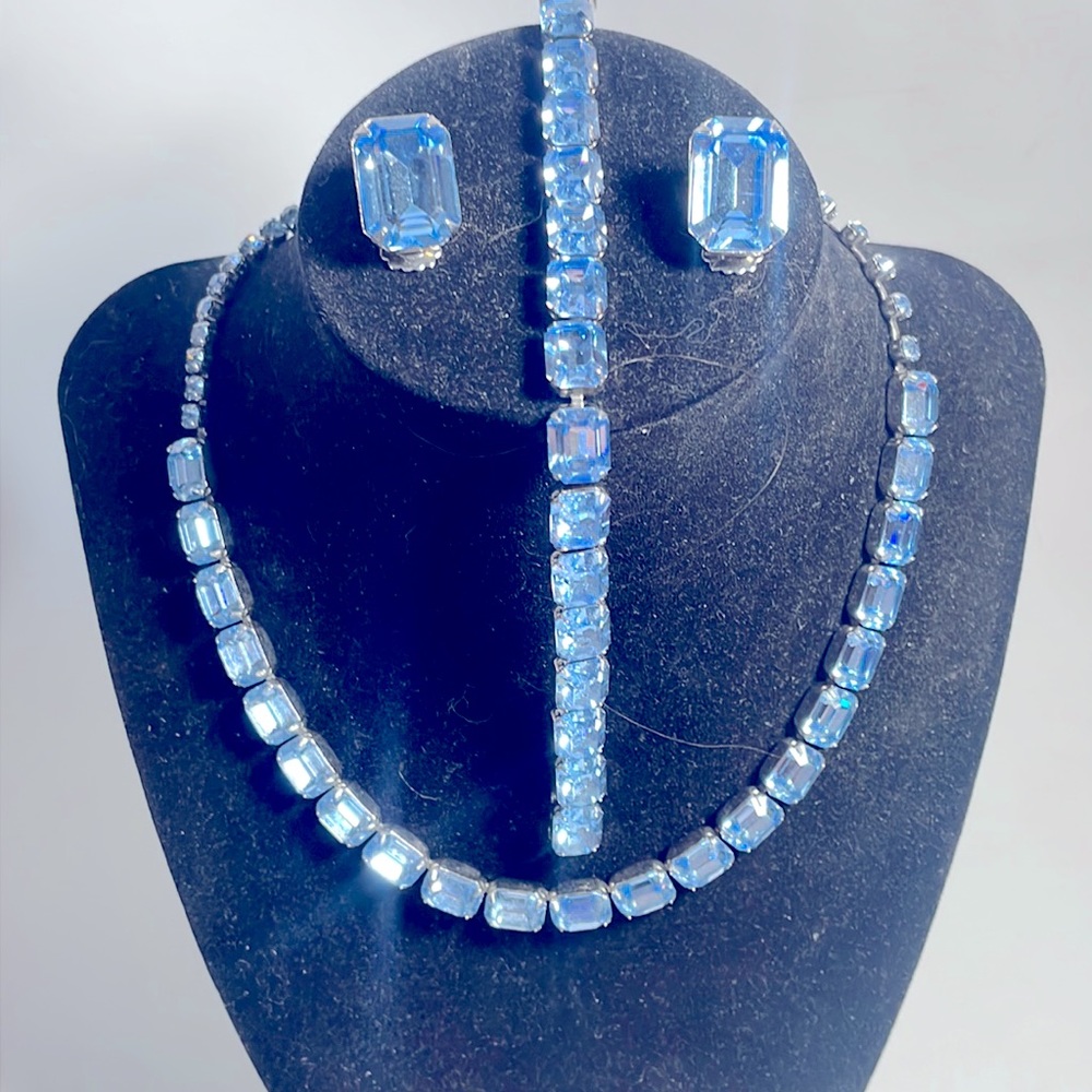 Weiss Choker, Bracelet, Earrings Set